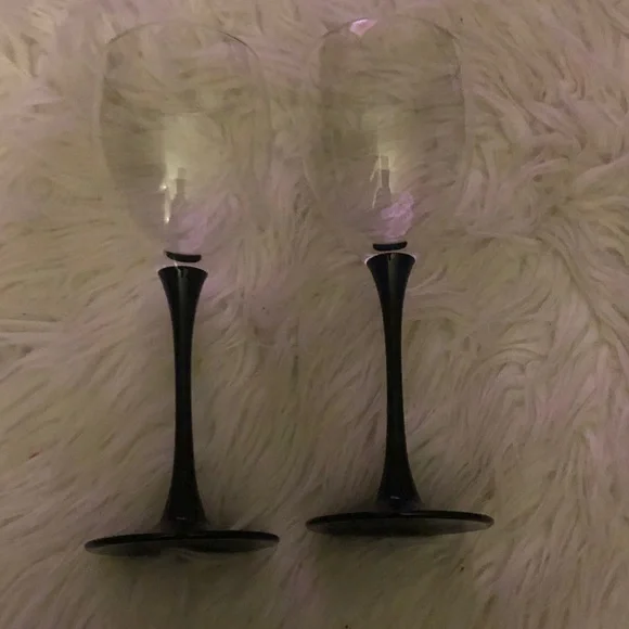 LUMINARC France Pair of Wine Glasses with Black Stems 🇫🇷🍷🖤 - Picture 2 of 4